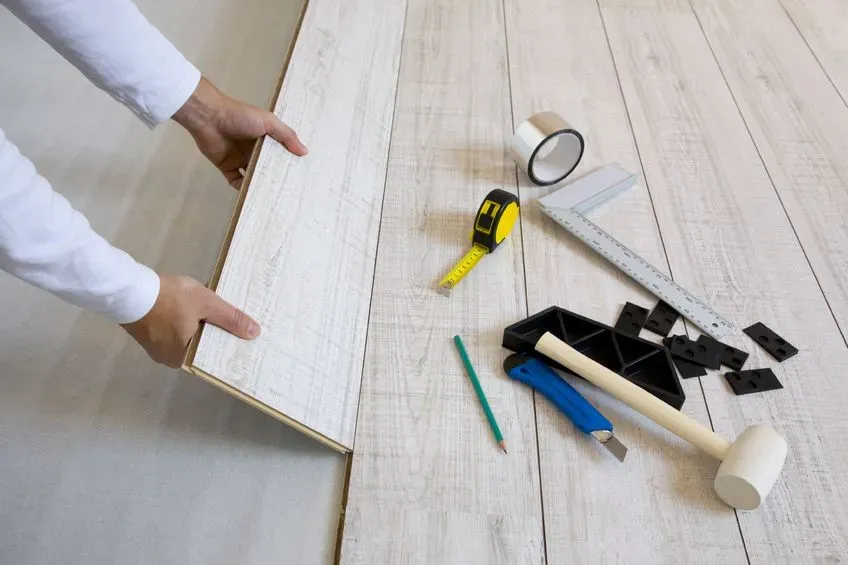 materiel-pour-poser-du-parquet-flottant